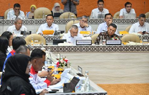 Bersama Asosiasi Pengemudi, Menhub Dudy Bahas Tindak Lanjut Pembentukan Tim Teknis Penanganan Kendaraan Lebih Dimensi dan Muatan
