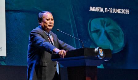 Wakil Menteri Perhubungan Suntana saat menjadi Pembicara Utama ...