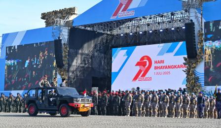 Menteri Perhubungan Dudy Purwagandhi menghadiri Hari Bhayangkara ke 79 ...