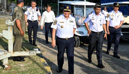 Wakil Menteri Perhubungan Suntana saat memberikan Amanat pada ...