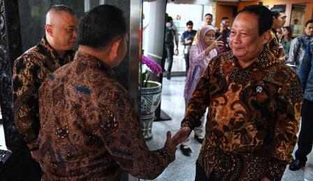 Wakil Menteri Perhubungan Suntana mendampingi Menteri Perhubungan Dudy ...