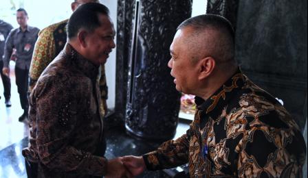 Wakil Menteri Perhubungan Suntana mendampingi Menteri Perhubungan Dudy ...