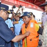 Menhub Sampaikan Pentingnya Penggunaan Life Jacket Untuk Keselamatan