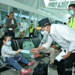 Kunker Ke Labuan Bajo dan Kupang, Menhub Cek Penerapan Protokol Kesehatan di Bandara dan Pelabuhan
