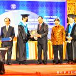 Sumbangsih Terhadap Pengembangan Iptek, Menhub Dianugerahi Herman Johannes Award 2019 dari UGM