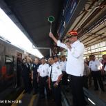 TINJAU STASIUN PASAR SENEN, MENHUB PASTIKAN LAYANAN KERETA API ANGKUTAN NATAL 2018 DAN TAHUN BARU 2019 BERJALAN BAIK
