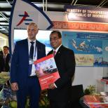 Buku Transportation Investment Opportunities Diminati Pengunjung Stand Kementerian Perhubungan Pada 4th ASEM TMM