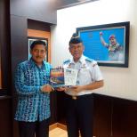 Dirkapel Terima Buku “Sea Power Indonesia” dari Mantan KASAL