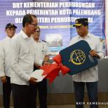 Tingkatkan Layanan Trans Musi, Kemenhub Serahkan Bantuan 10 Unit Bus Ke Pemkot Palembang