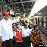 Menhub : Kereta Api Masih Menjadi Moda Favorit Masyarakat Pada Libur Nataru