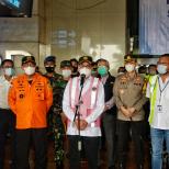 Bertemu Keluarga Korban, Menhub Pastikan Pencarian Korban Dilakukan Maksimal