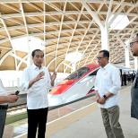 Menhub Dampingi Presiden RI Lakukan Uji Coba Kereta Cepat