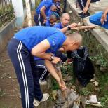 Taruna STPI Bersihkan Pasar Curug