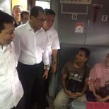 Menhub dan Ketua DPR Cek Langsung Pelayanan Pemudik di Stasiun Senen