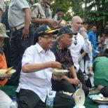 Menhub Rayakan Idul Fitri Bersama Pengemudi Bus di Terminal Kampung Rambutan