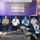 Kunjungi Gerbang Tol Cikarang Utama, Menhub : Jalur Mudik Tahun Ini Bisa Lebih Baik
