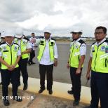 Menhub Targetkan Penyelesaian Runway Stripe Bandar Udara APT Pranoto Samarinda Pada November 2018