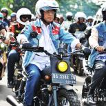 Sosialisasi Keselamatan, Menhub Safety Riding dan Bagikan Helm Kepada Generasi Milenial