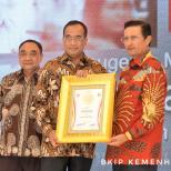 Menhub Raih Penghargaan Sebagai Tokoh Konektivitas Nusantara
