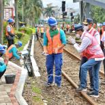 Menhub Tinjau Program Padat Karya Sektor Perkeretaapian di Jawa Barat
