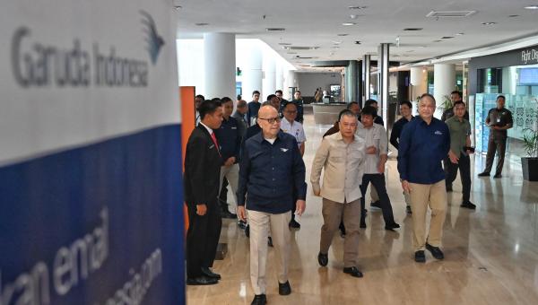 Jelang Nataru, Menhub Dudy Bahas Kebijakan dan Strategi Angkutan Udara Bersama Maskapai