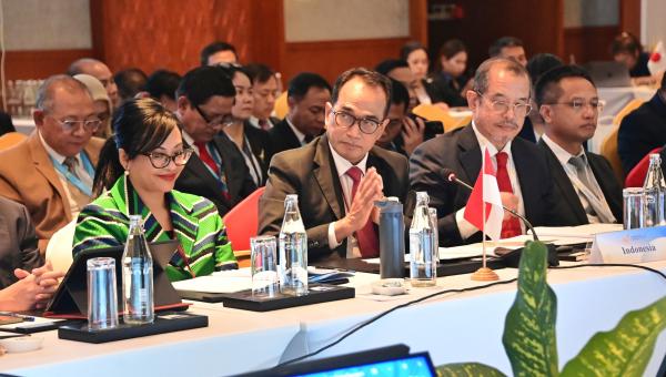 Menhub Hadiri Pertemuan Pemimpin Transportasi se-ASEAN di Laos
