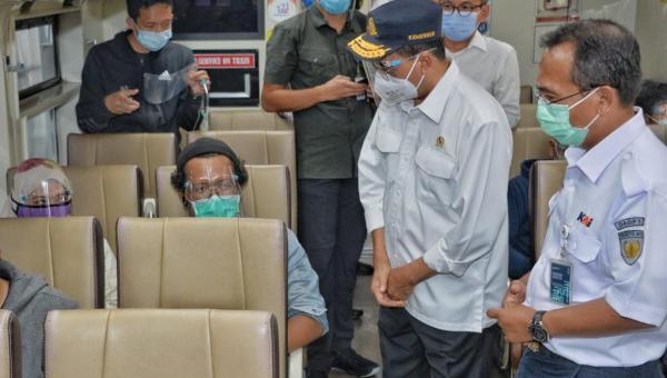 PASTIKAN PENERAPAN PROTOKOL KESEHATAN, MENHUB TINJAU STASIUN PASAR ...